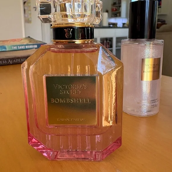 VS Bombshell trio Set shimmer body mist, fine lotion - Picture 2 of 14